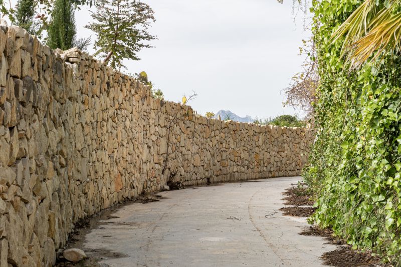 Outdoor Stone Walls